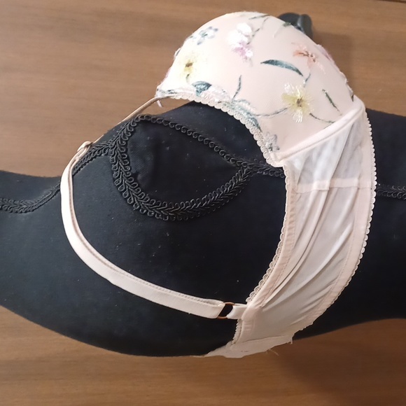 Victoria Secret Bra 36DDD - Picture 3 of 6